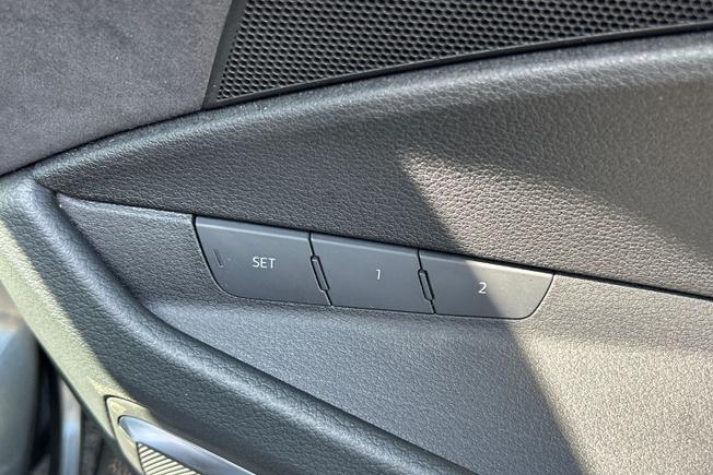 Audi e-tron S Photo 43