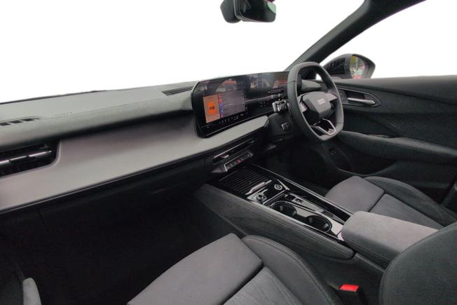 AUDI Q3 Photo 2