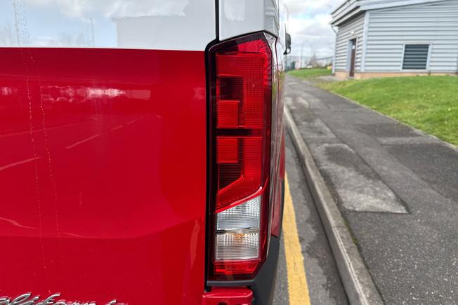 VOLKSWAGEN Grand California Photo 18
