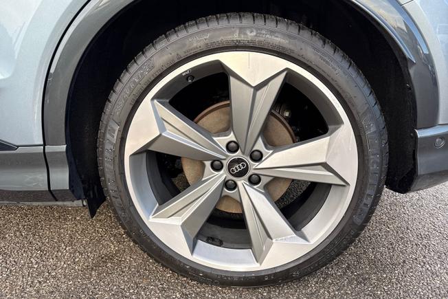 AUDI Q4 e-tron Photo 34