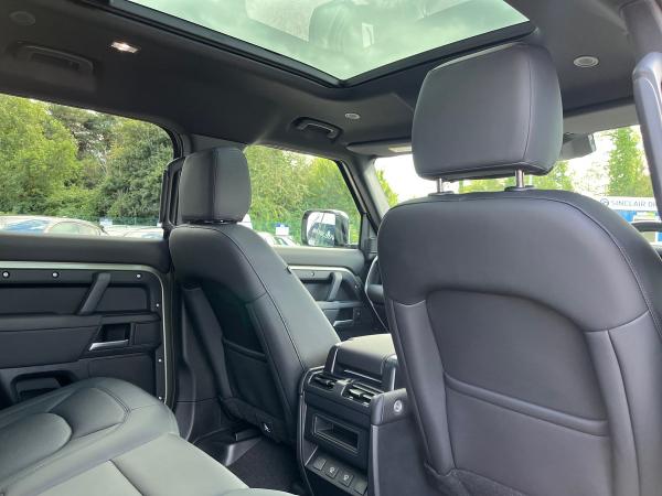 Land Rover Defender 110 Photo autoimg-a8674708f6996e2f94b6584cf33b0c0a6b9504bf.jpg