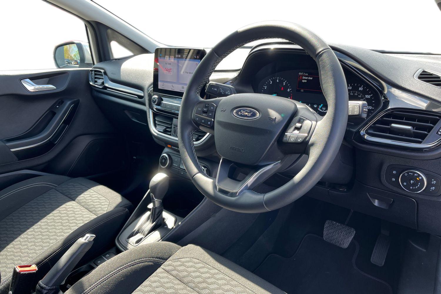 Ford FIESTA Photo 8