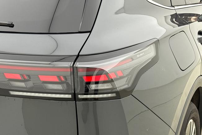 VOLKSWAGEN Tiguan Photo 18