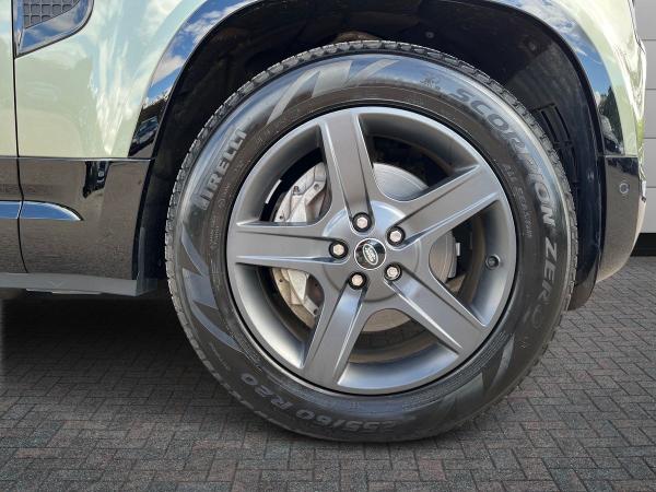 Land Rover Defender 110 Photo autoimg-a870d2a7f09bf8a72ca2c8efc4adf6620b06beec.jpg
