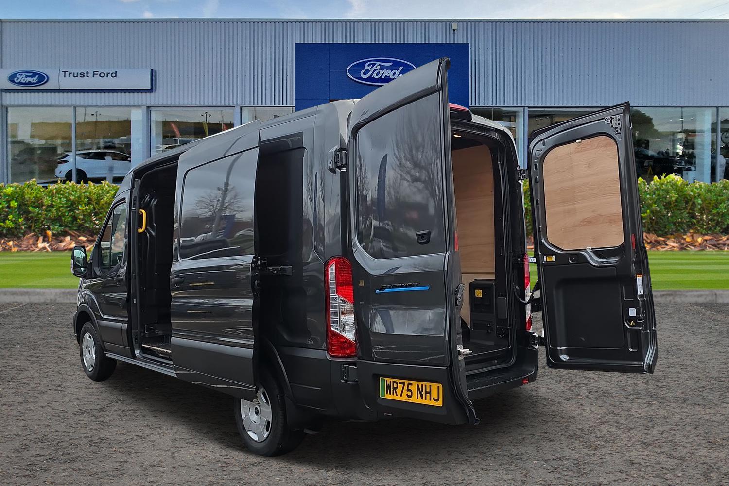 Ford E-TRANSIT Photo 6