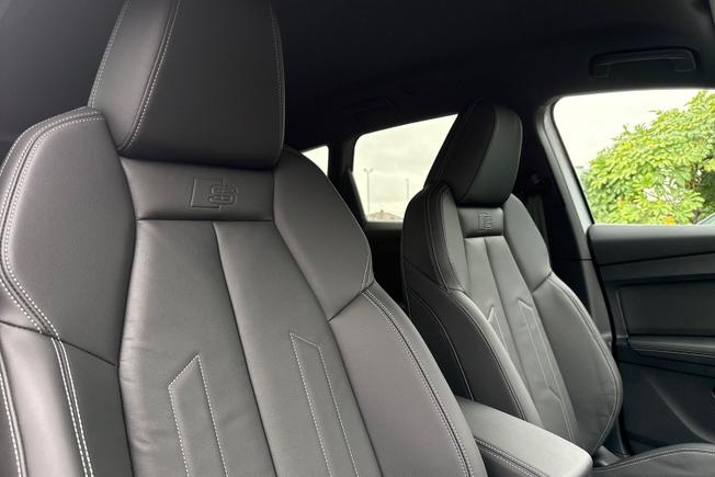 AUDI Q4 e-tron Photo 31