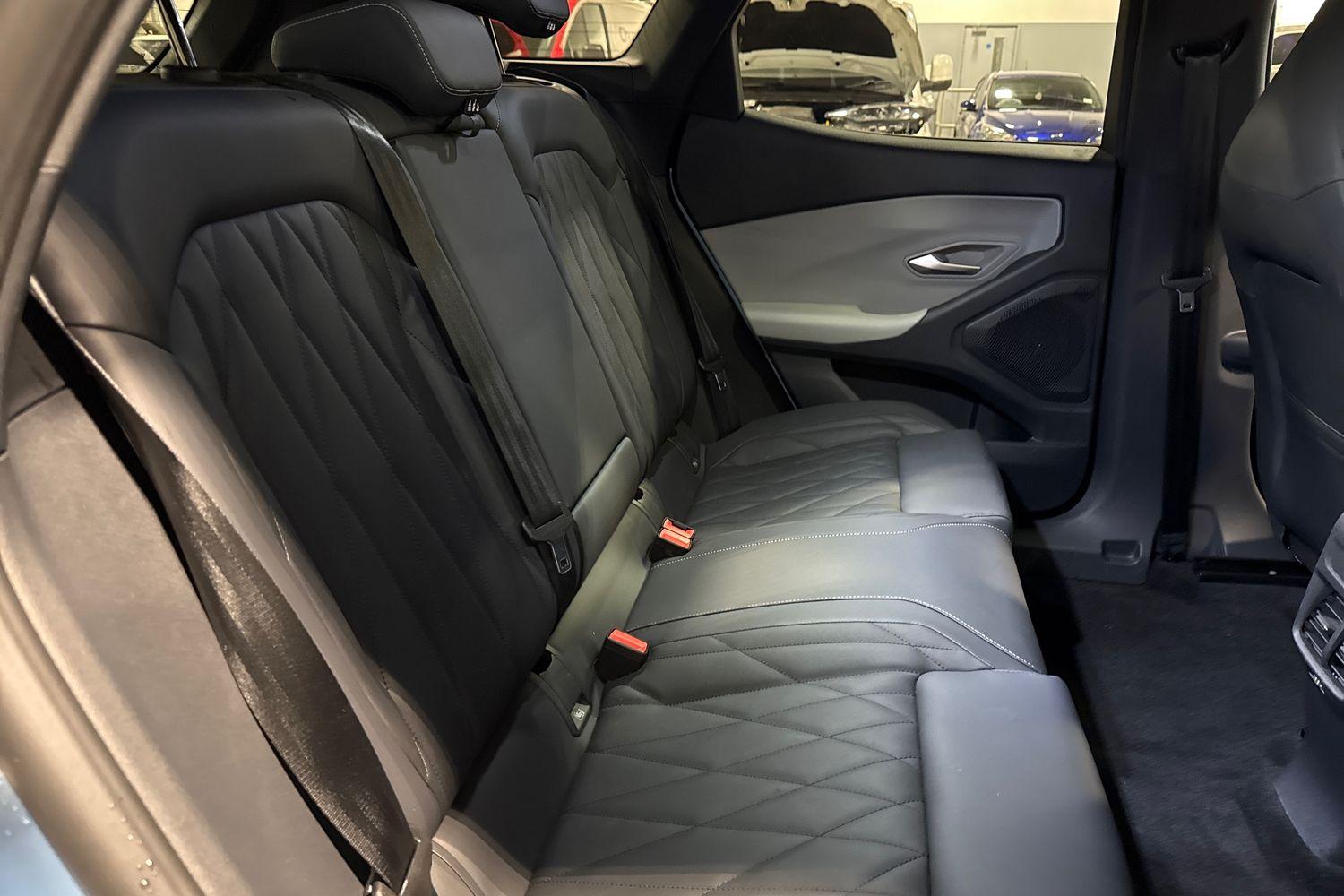 Ford Explorer Photo 19