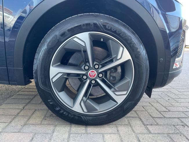 Jaguar E-PACE Photo 5