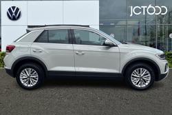 VOLKSWAGEN T-Roc Photo 4