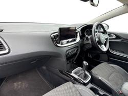 KIA Ceed Photo 2