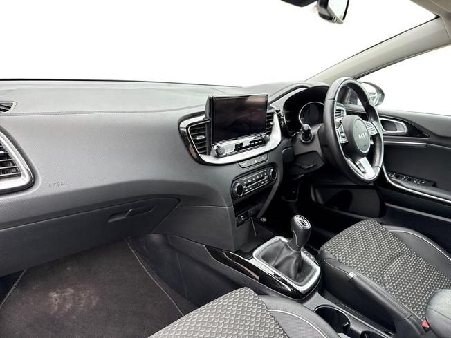 KIA Ceed Photo 2