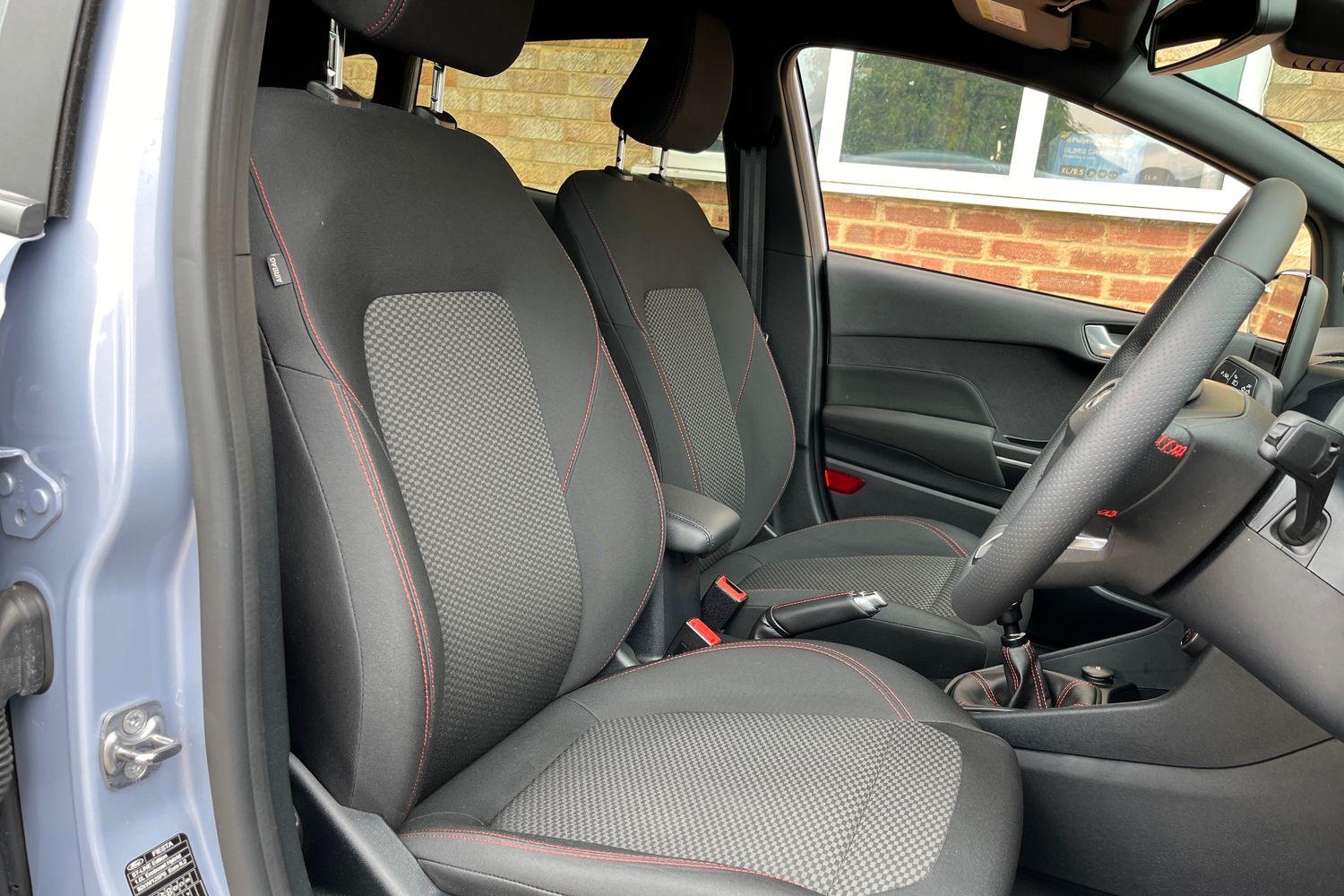 Ford Fiesta Photo 16