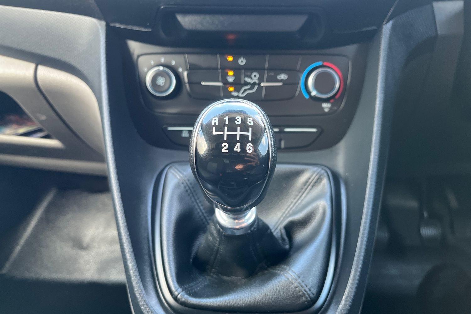 Ford TRANSIT CONNECT Photo 34