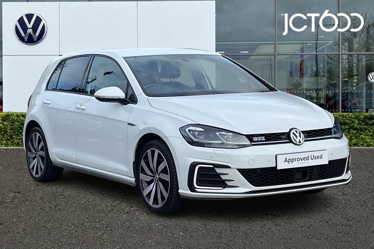 Used 2018 VOLKSWAGEN Golf 1.4 TSI 8.7kWh GTE Advance Hatchback 5dr Petrol Plug-in Hybrid DSG Euro 6 (s/s) (204 ps) White at JCT600