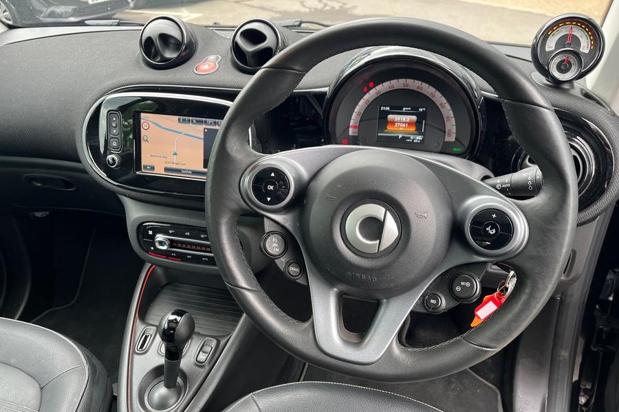smart FORTWO COUPE Photo autoimg-a88ac73d18a04bb3b33b4eb3e685ae1c0c767ebb.jpg