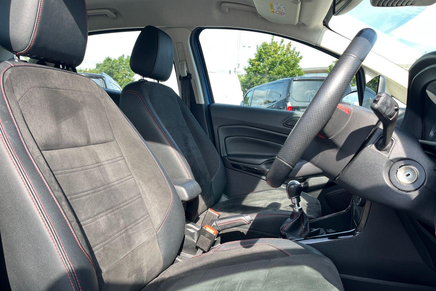 Ford ECOSPORT Photo 16