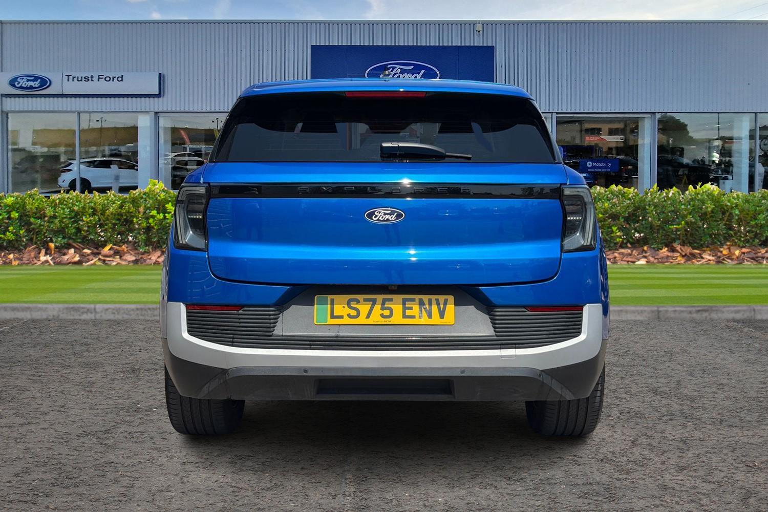 Ford Explorer Photo 6