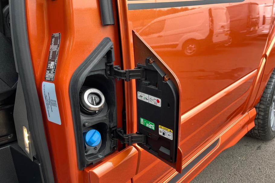 Used Ford TRANSIT CUSTOM YR23ZBG 37