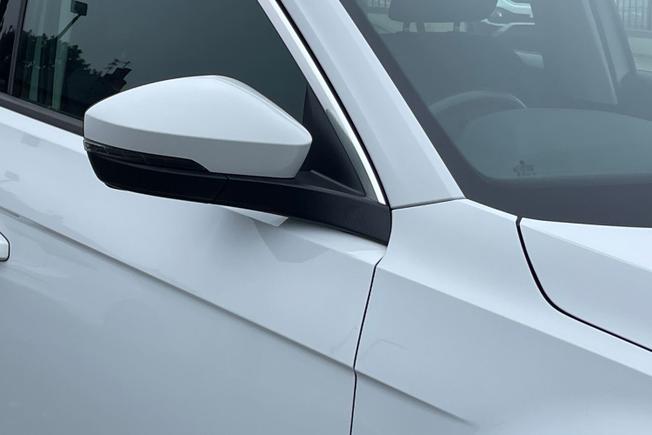 VOLKSWAGEN T-Roc Photo 20