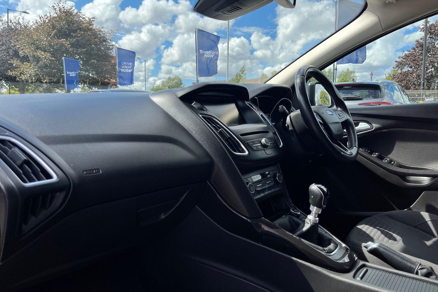 Ford FOCUS Photo 17