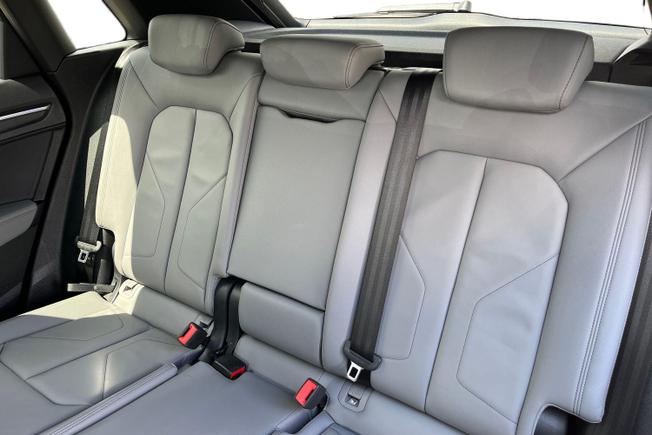 AUDI Q3 Photo 9