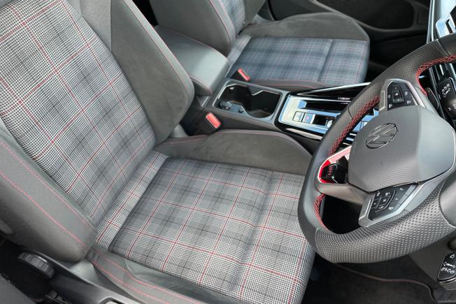 VOLKSWAGEN Golf Photo 39