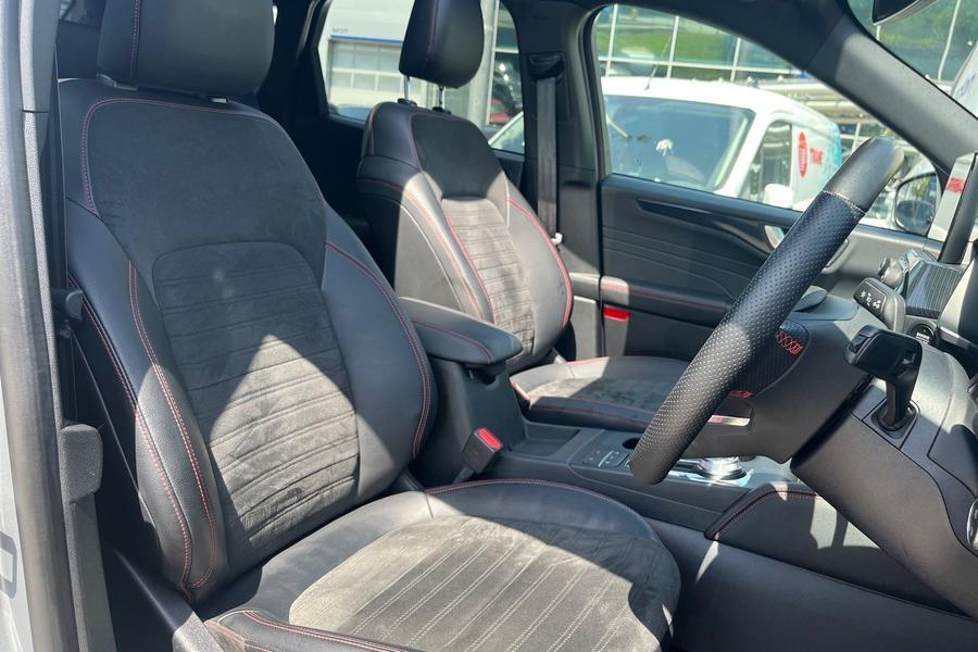 Ford KUGA Photo autoimg-a8a2031bfa7110387e5a4873423e49597a27c43e.jpg