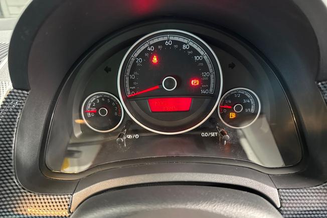 Volkswagen up! Photo 15