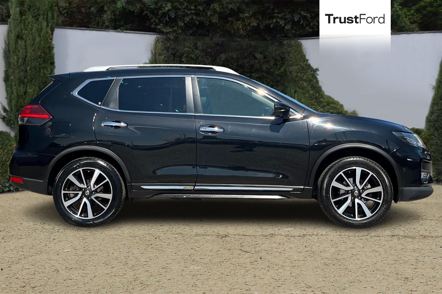 Nissan X-TRAIL Photo 2