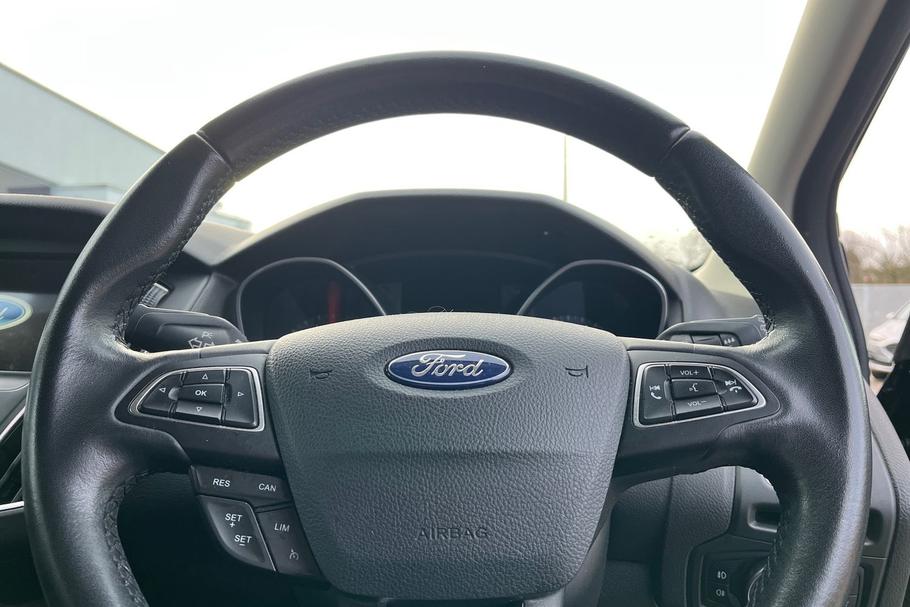 Used Ford FOCUS 12
