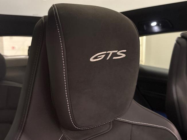 PORSCHE Taycan Photo 15