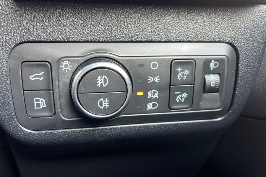 Ford KUGA Photo autoimg-a8b3ad2c82d158f1a25d1b30b57f1b8ecd960f4f.jpg