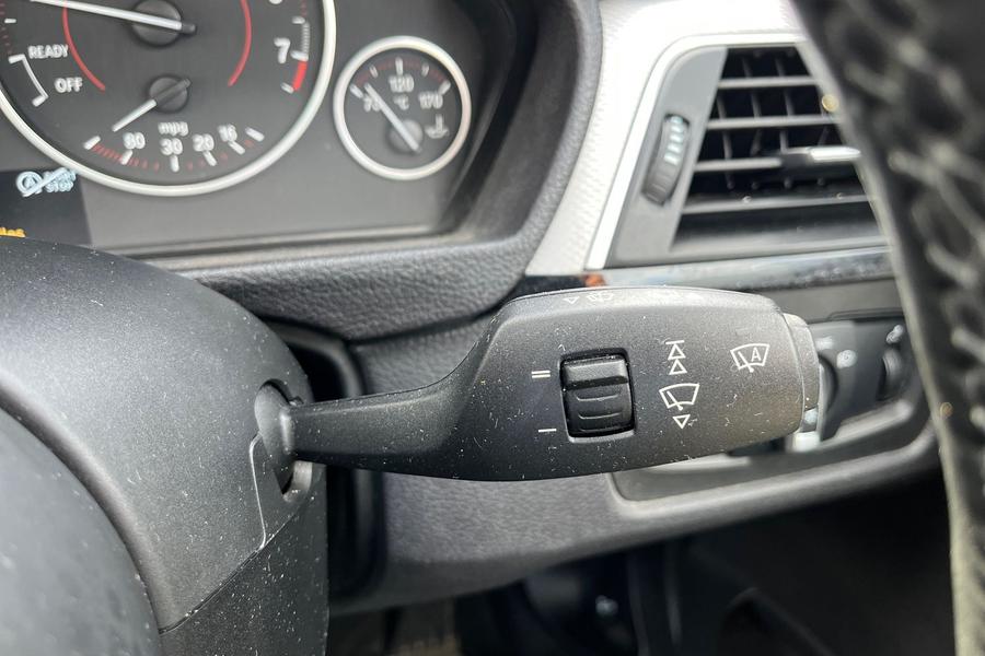 BMW 3 Series Photo autoimg-a8b3f5b9f2cc1e4c9d1ff925a460b7f8e35b3251.jpg