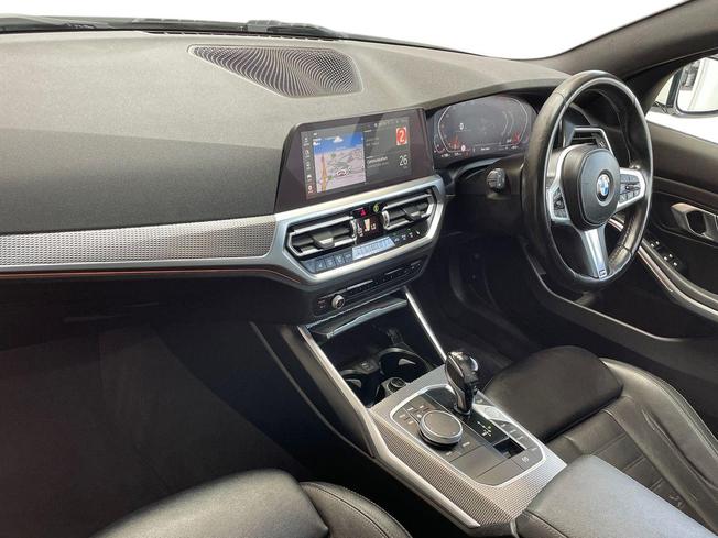 BMW 3 Series Photo 2