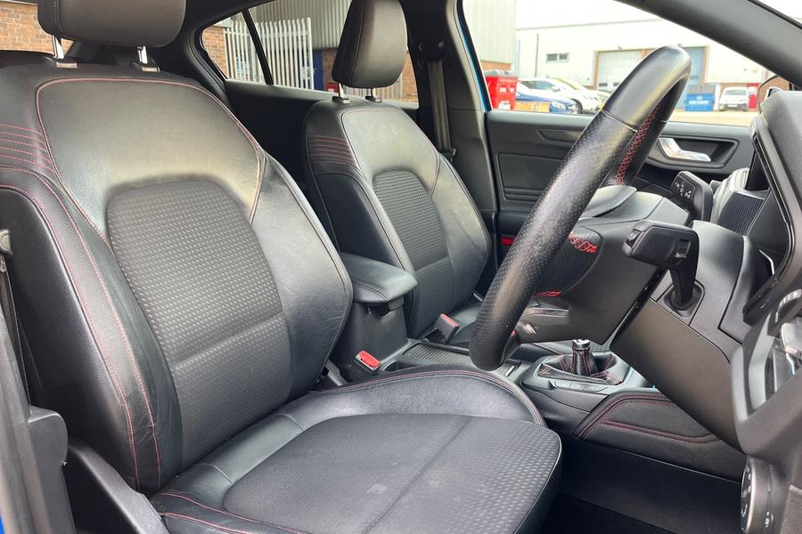 Ford Focus Photo autoimg-a8b55af8070c1a7e7cd952006a33c32824769349.jpg