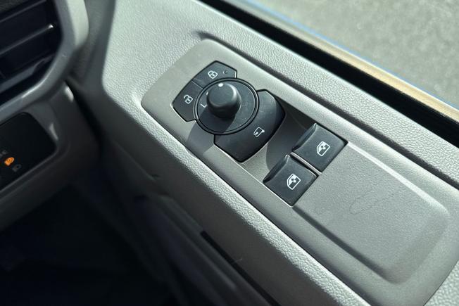 VOLKSWAGEN Transporter Photo 48