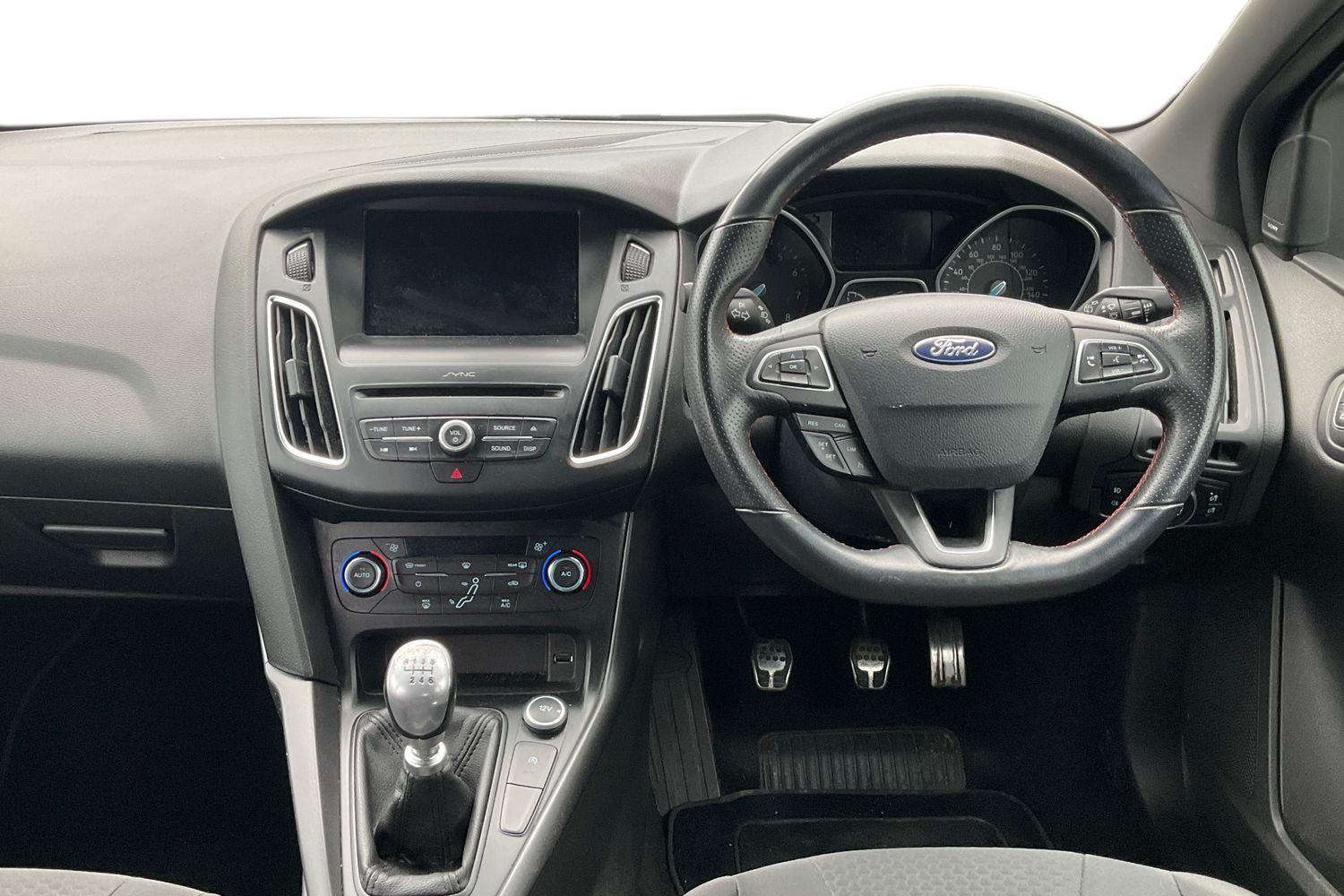 Ford FOCUS Photo 10