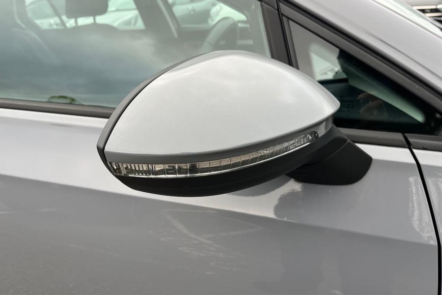 Volkswagen Golf Photo autoimg-a8ca29903f1edb5066b60718f392911dedf16027.jpg