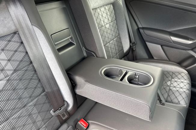 VOLKSWAGEN T-Roc Photo 31