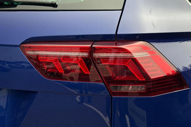 VOLKSWAGEN Tiguan Photo 18