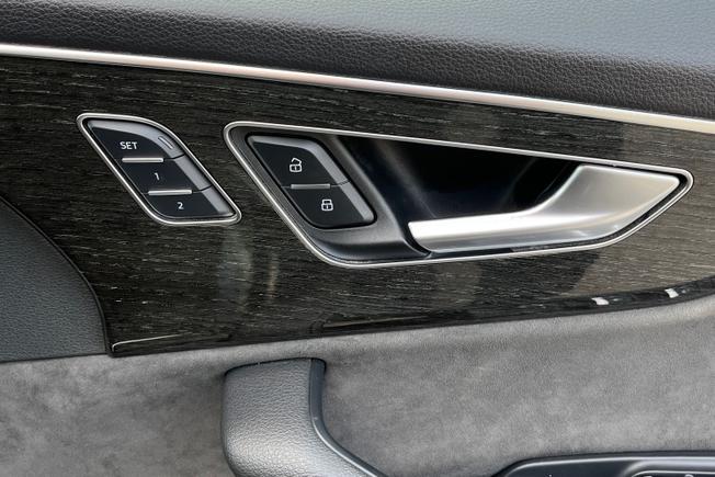 AUDI Q7 Photo 52