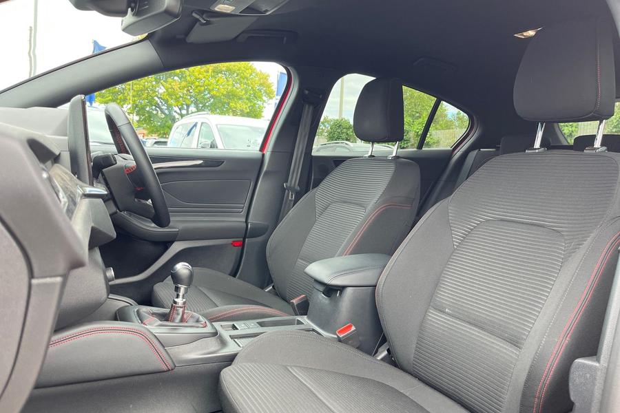 Ford Focus Photo autoimg-a8d85f9bdb21f99b42a3b0544a4557814c297131.jpg
