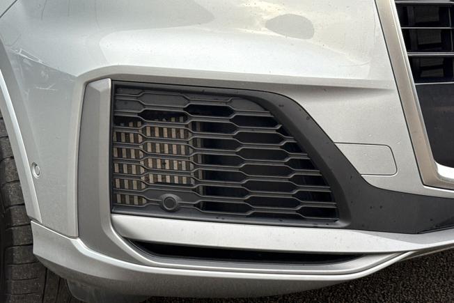 AUDI Q7 Photo 21