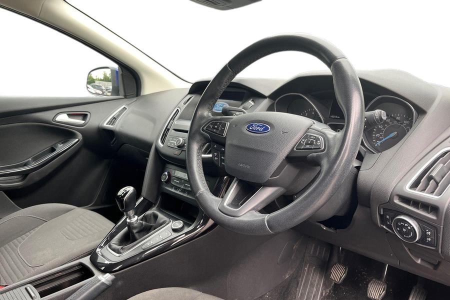 Ford FOCUS Photo autoimg-a8e57adb6cf0a07959116db7777c764437b30961.jpg