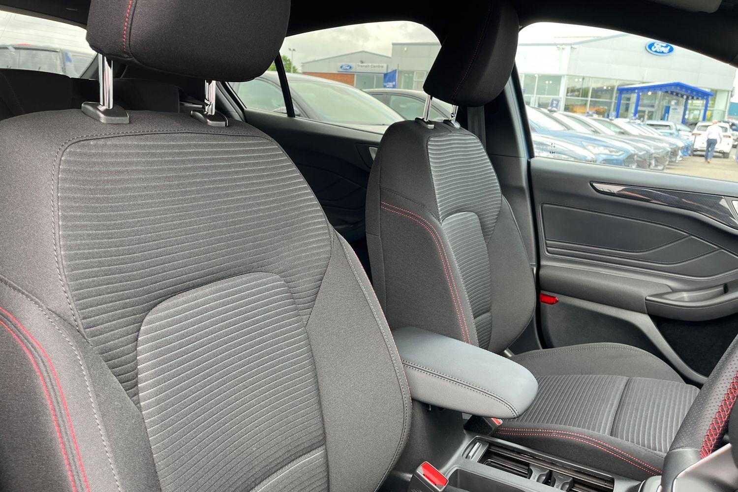 Ford FOCUS Photo 16