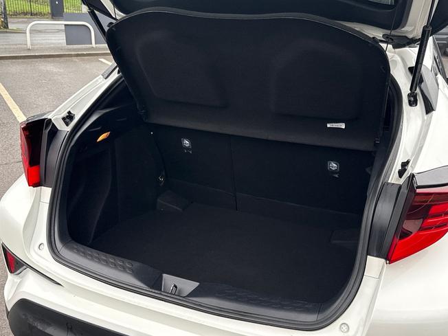 TOYOTA C-Hr Photo 12