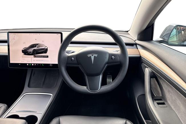 TESLA Model 3 Photo 11