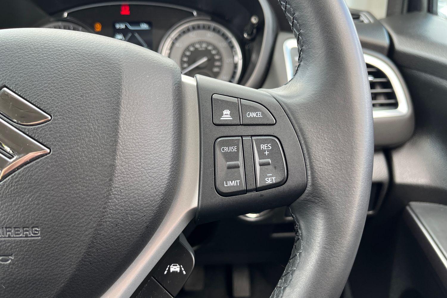 Suzuki S-CROSS Photo 35