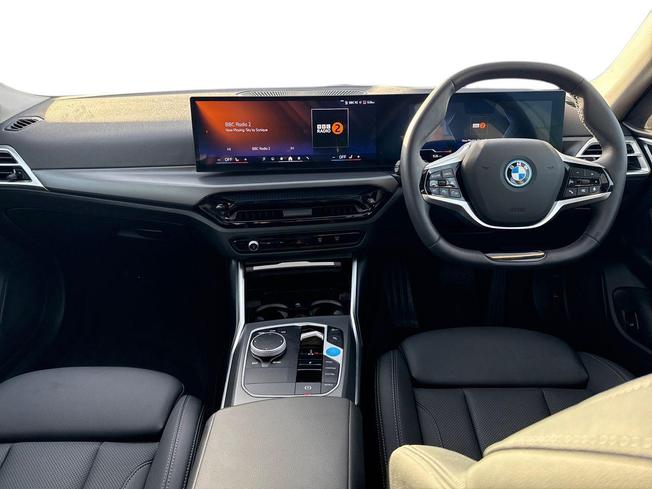 BMW I4 Photo 10