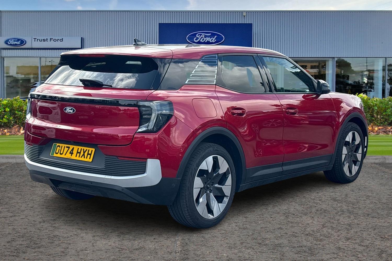 Ford Explorer Photo 1
